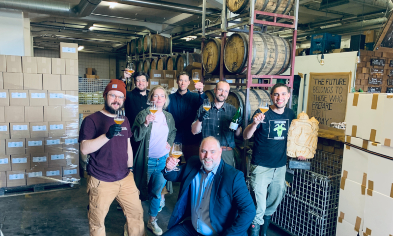 Nevel brouwerij binnen met mitra award 2021